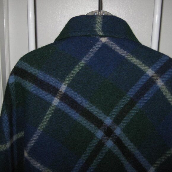 Vintage Woman's Jimmy Hourihan Blue Green Plaid Wool Cape Made in Ireland - Picture 4 of 11